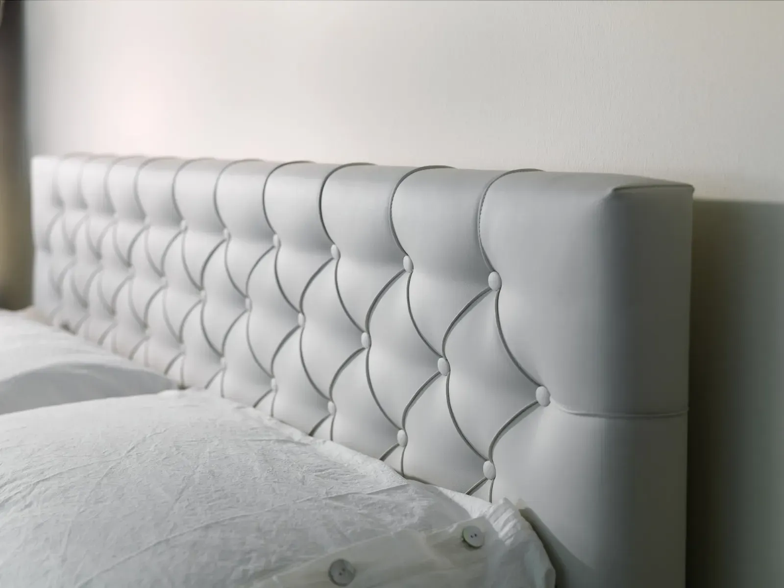 Letto Carlotta, letto capitonné in pelle, made in Italy – foto 4